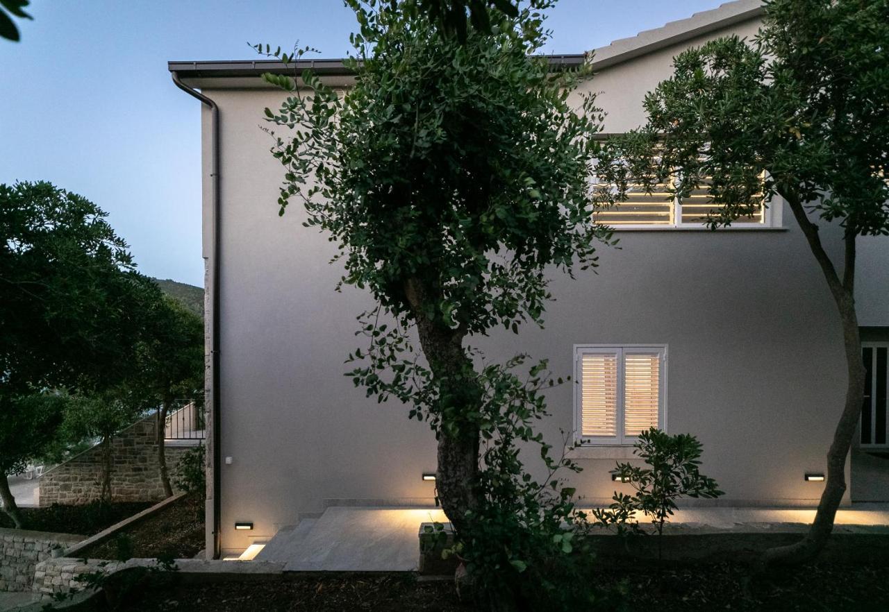 The Plaza Apartment Prizba Exterior foto
